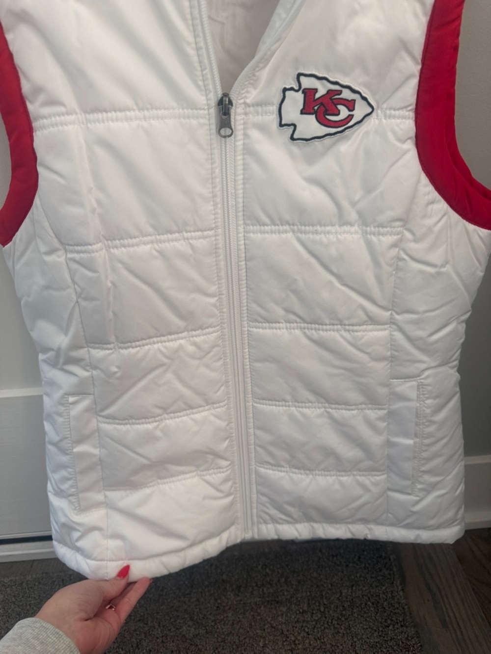 NFL women’s White Quilted Vest with Red Trim - Kansas City Chiefs Logo - Picture 6 of 6